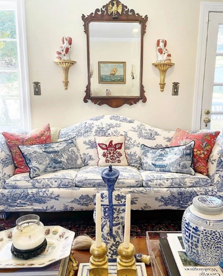 Grandmillennial blue & white chinoiserie decor