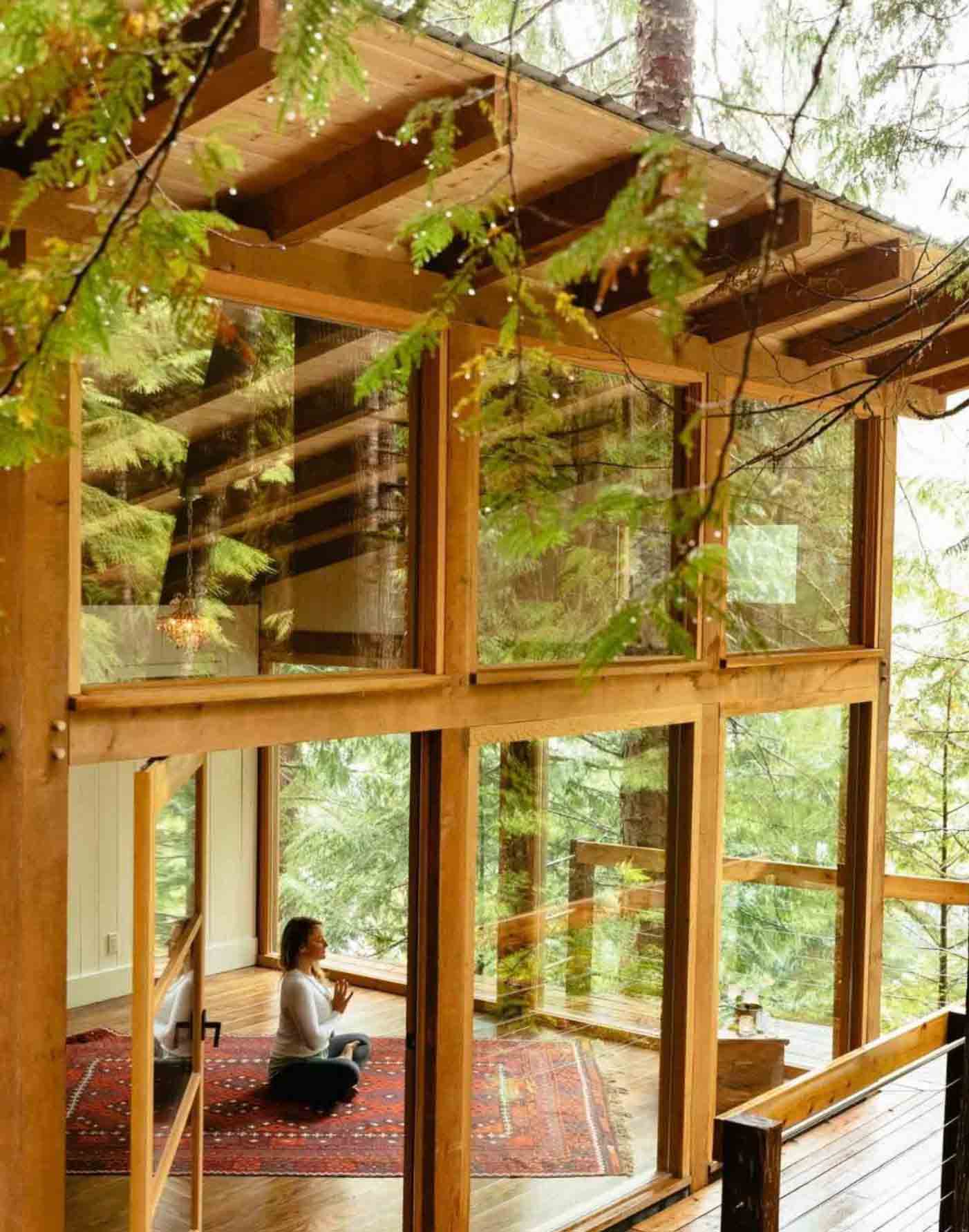 Relaxing glass room for mediation