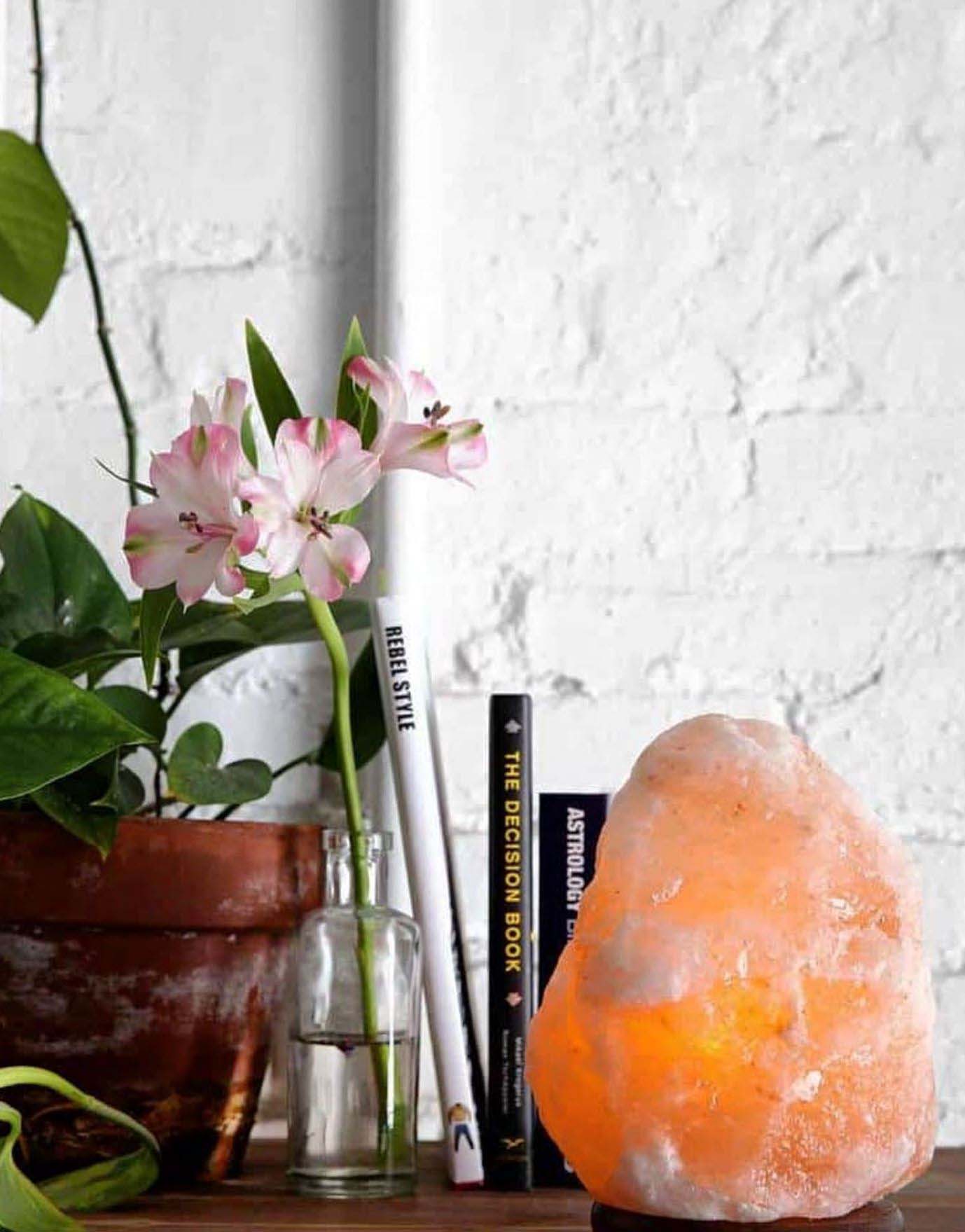 Salt lamp for meditation